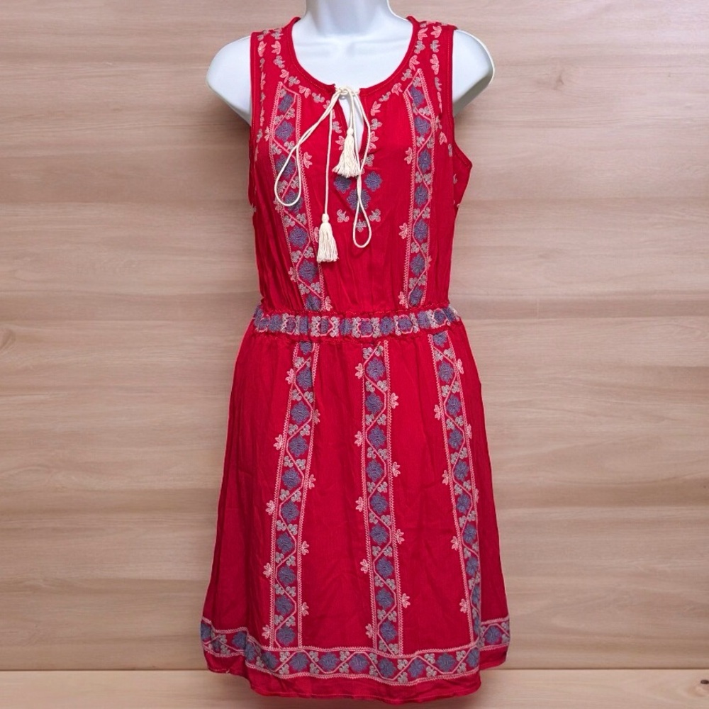 CHELSEA & VIOLET EMBROIDERED DRESS. RED SLEEVELESS BOHO DRESS. LINED SKIRT.